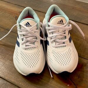 Adidas Supernova women’s tennis shoe size 7 1/2 more once.